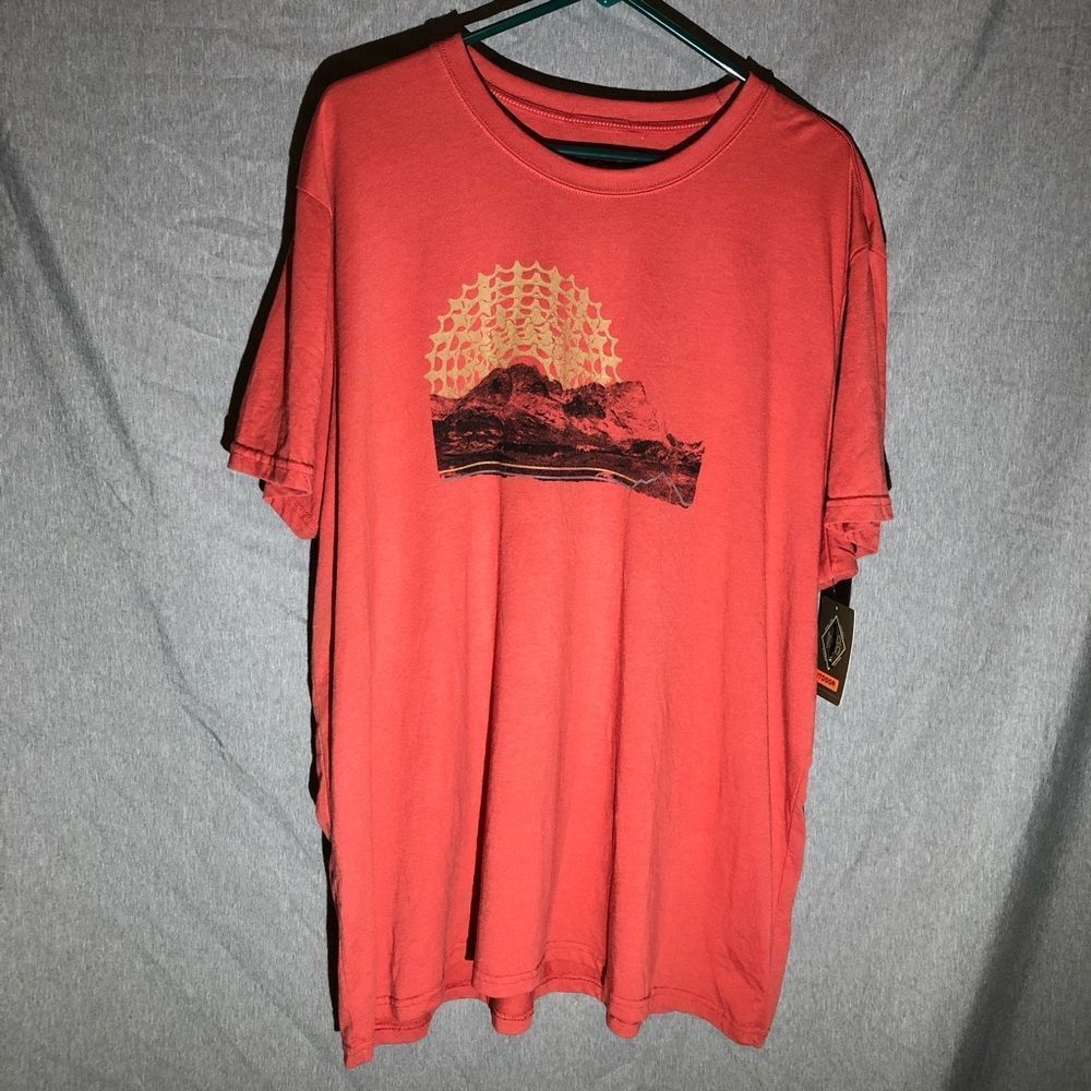 NWT Red St. Jonh’s Bay Outdoor Short Sleeve Mountain Graphic T-shirt